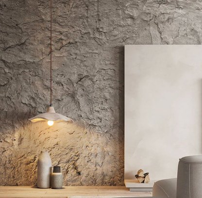 Designerska lampa wisząca z betonowym kloszem – organiczna forma i naturalny charakter