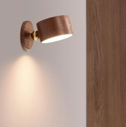 Drewniany kinkiet LED na magnes z regulacją kąta – nowoczesna lampka ścienna
