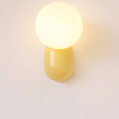 Nowoczesny kinkiet kula LED – designerska lampa ścienna