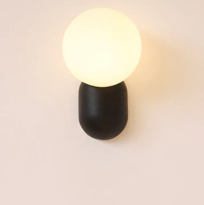 Nowoczesny kinkiet kula LED – designerska lampa ścienna