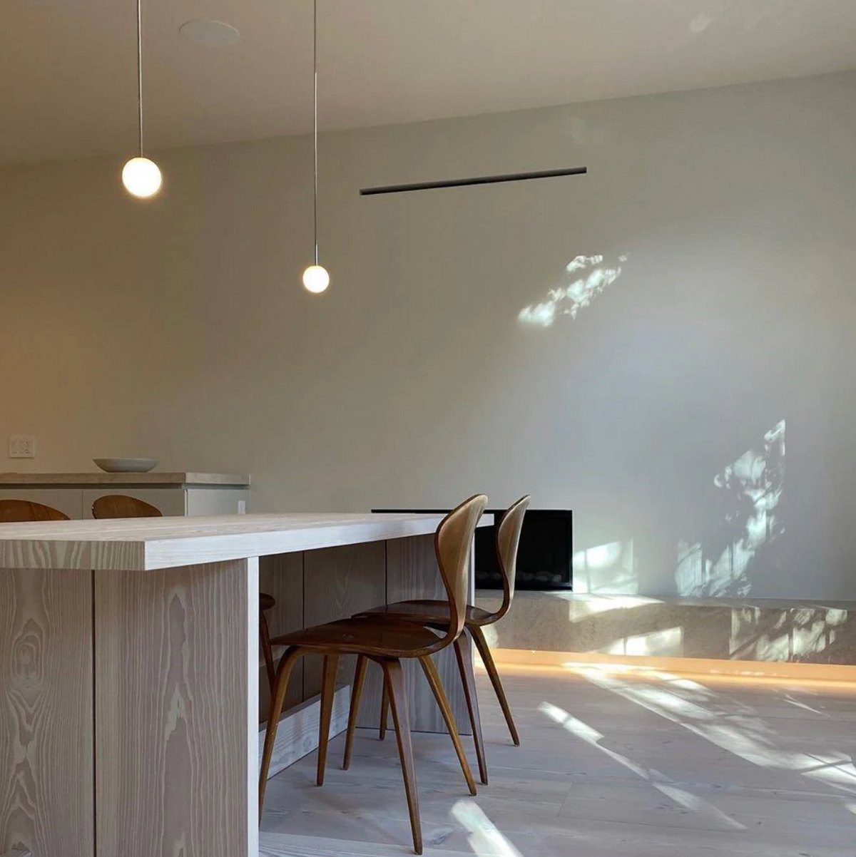 Lampa wisząca kula LED – nowoczesne oświetlenie sufitowe