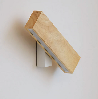 Drewniany kinkiet ścienny LED – minimalistyczna lampa liniowa