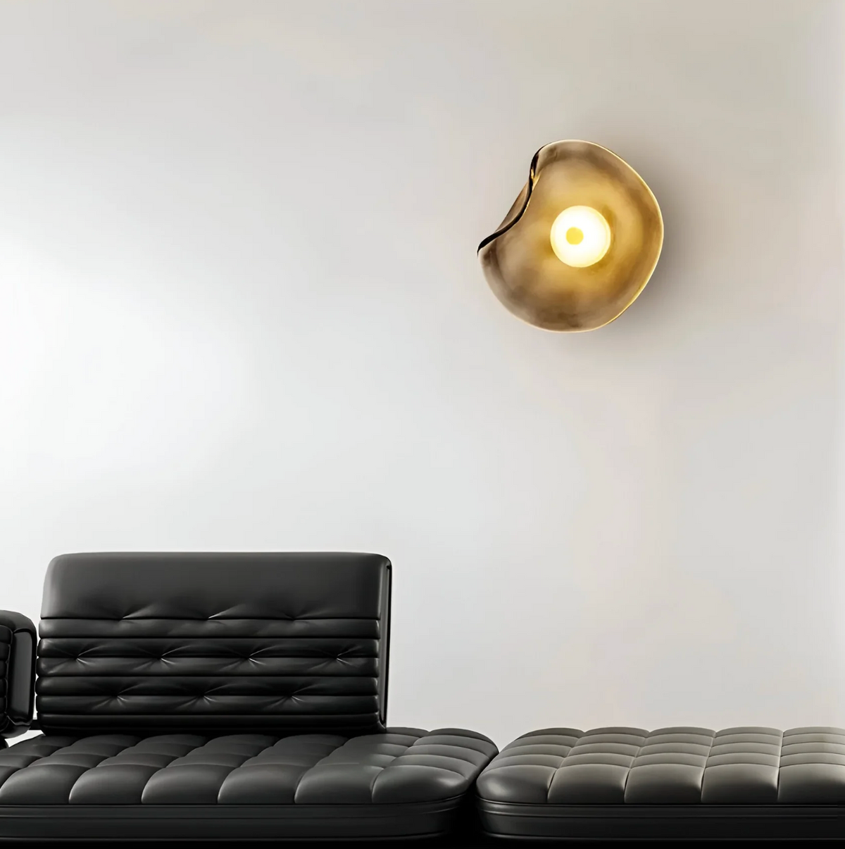 Designerski kinkiet ścienny LED – nowoczesna lampa z artystycznym kloszem
