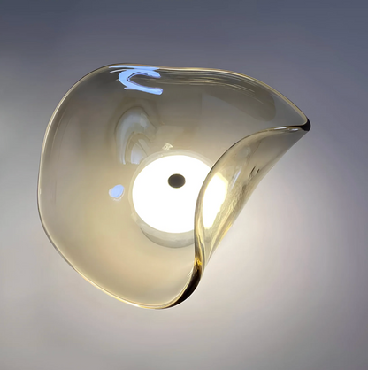 Designerski kinkiet ścienny LED – nowoczesna lampa z artystycznym kloszem