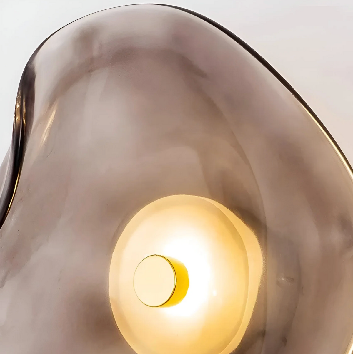 Designerski kinkiet ścienny LED – nowoczesna lampa z artystycznym kloszem