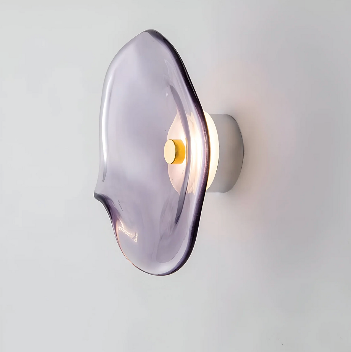 Designerski kinkiet ścienny LED – nowoczesna lampa z artystycznym kloszem