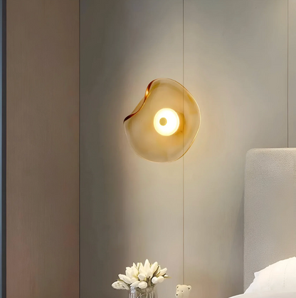 Designerski kinkiet ścienny LED – nowoczesna lampa z artystycznym kloszem