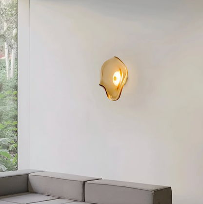Designerski kinkiet ścienny LED – nowoczesna lampa z artystycznym kloszem