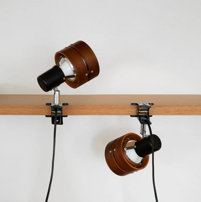 Regulowana lampa klipsowa w stylu retro – metalowo-drewniany reflektor biurkowy