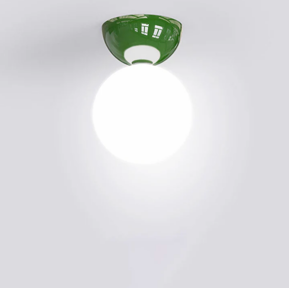 Plafon sufitowy kula – lampa z mlecznym kloszem szklanym i metalową podsufitką