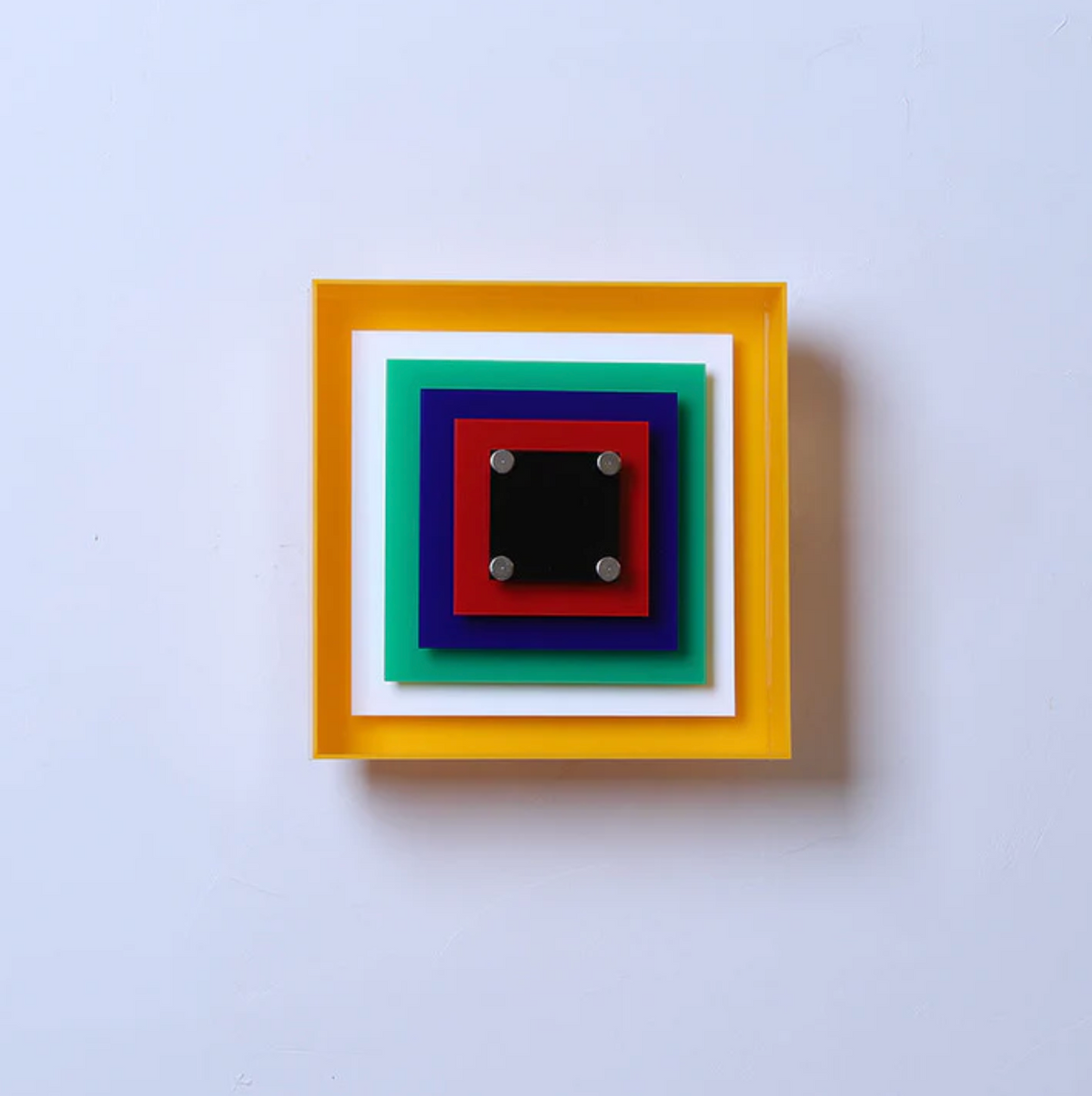 Designerski kinkiet ścienny Geometry – kolorowa lampa dekoracyjna z łańcuszkiem