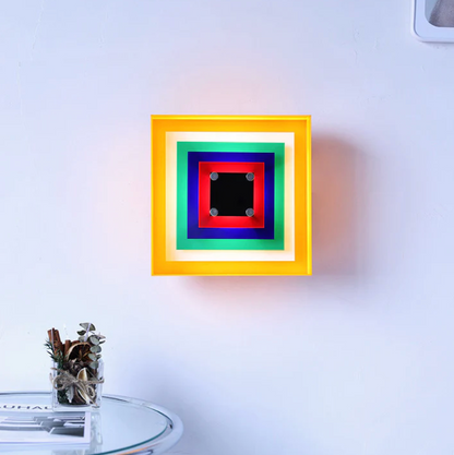 Designerski kinkiet ścienny Geometry – kolorowa lampa dekoracyjna z łańcuszkiem