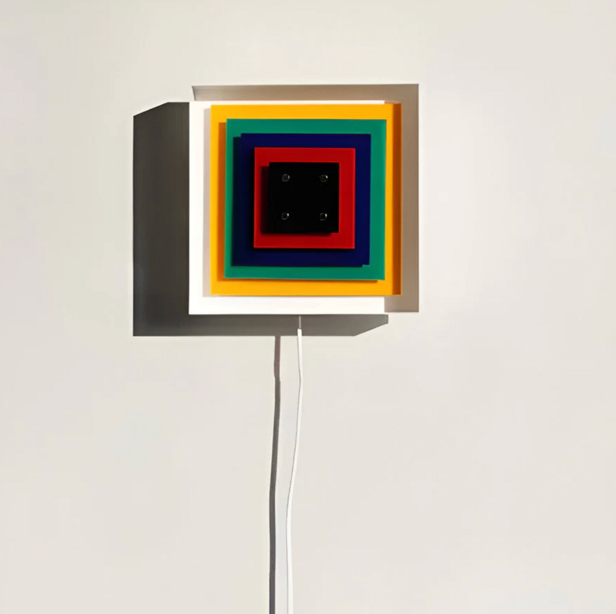 Designerski kinkiet ścienny Geometry – kolorowa lampa dekoracyjna z łańcuszkiem