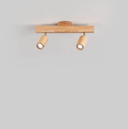 Drewniana lampa sufitowa typu spot – regulowane reflektory w stylu skandynawskim