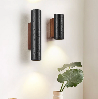 Nowoczesna lampa ścienna tubowa – czarna, minimalistyczny kinkiet góra–dół