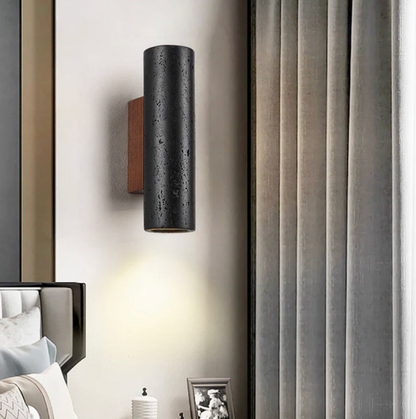 Nowoczesna lampa ścienna tubowa – czarna, minimalistyczny kinkiet góra–dół
