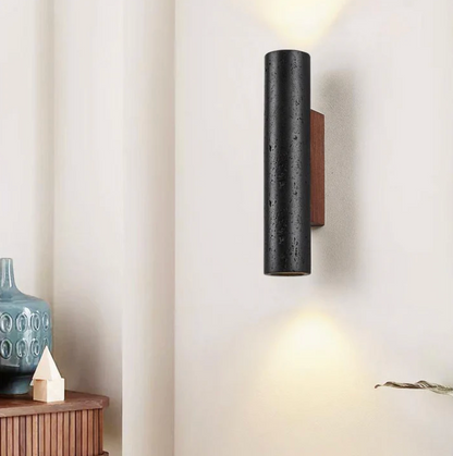 Nowoczesna lampa ścienna tubowa – czarna, minimalistyczny kinkiet góra–dół