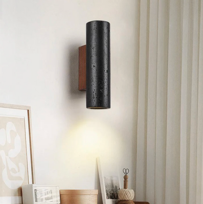 Nowoczesna lampa ścienna tubowa – czarna, minimalistyczny kinkiet góra–dół