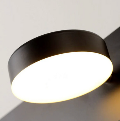 Nowoczesny kinkiet LED z półką i portem USB – lampka ścienna do sypialni