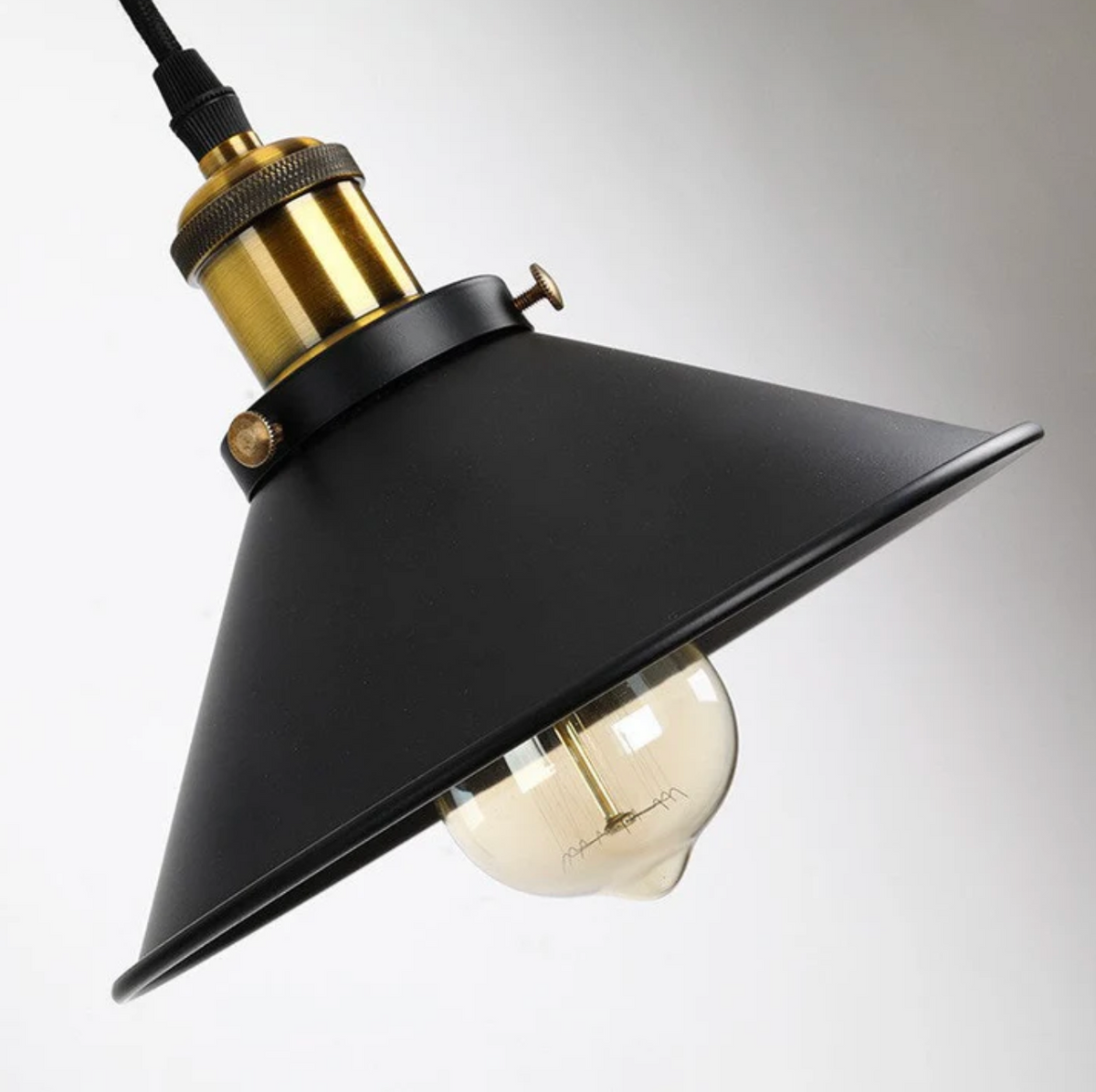 Industrialny kinkiet ścienny – regulowana lampa w stylu loft