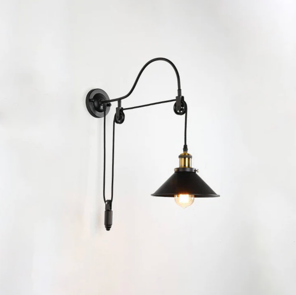 Industrialny kinkiet ścienny – regulowana lampa w stylu loft