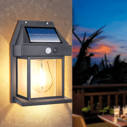 Solarna lampa ścienna LED z czujnikiem ruchu – stylowa latarnia ogrodowa
