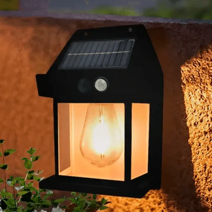 Solarna lampa ścienna LED z czujnikiem ruchu – stylowa latarnia ogrodowa