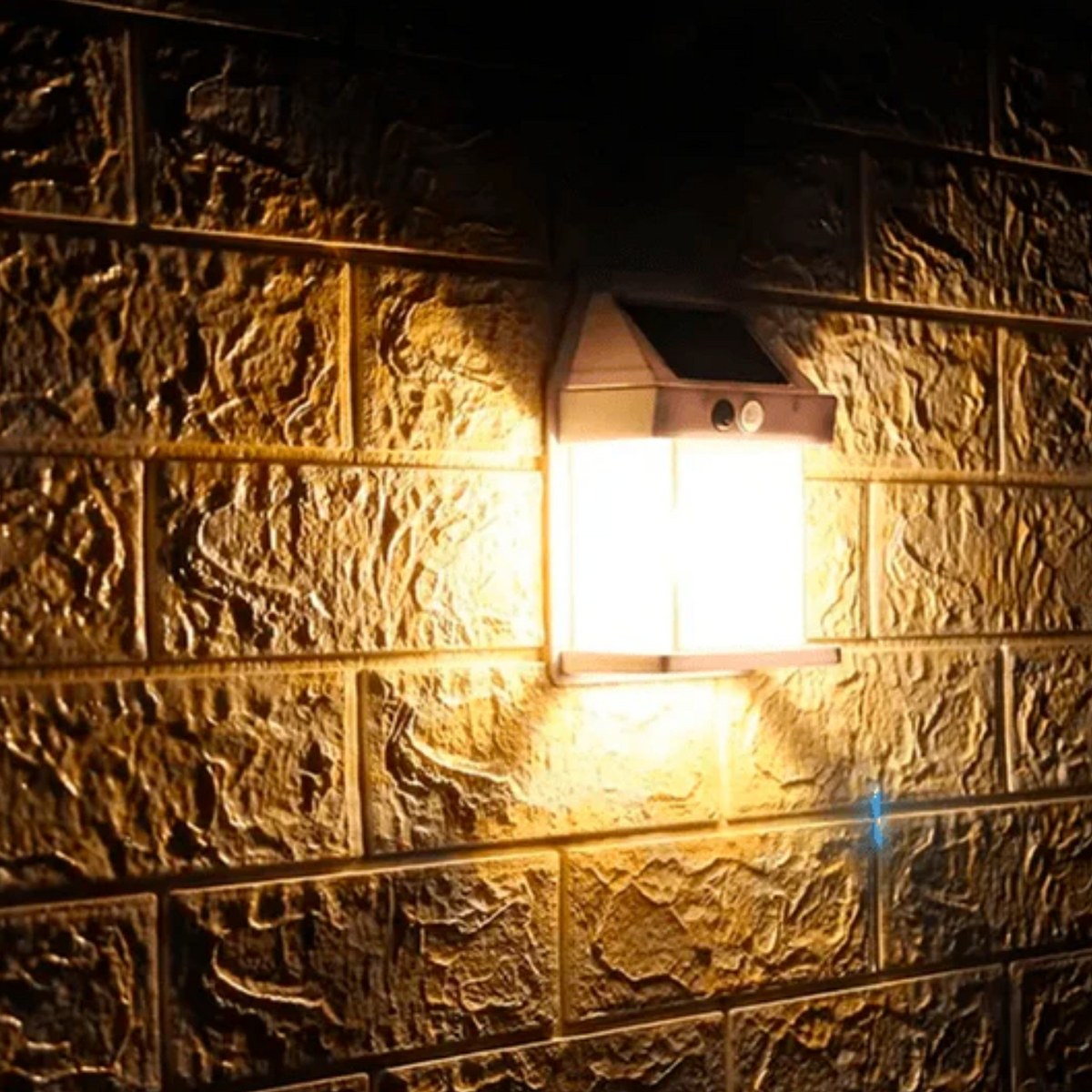 Solarna lampa ścienna LED z czujnikiem ruchu – stylowa latarnia ogrodowa