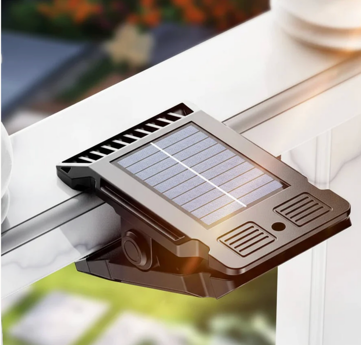 Solarna lampa LED z czujnikiem ruchu IP65 – zewnętrzne oświetlenie na ogród, balkon i taras
