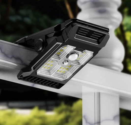 Solarna lampa LED z czujnikiem ruchu IP65 – zewnętrzne oświetlenie na ogród, balkon i taras