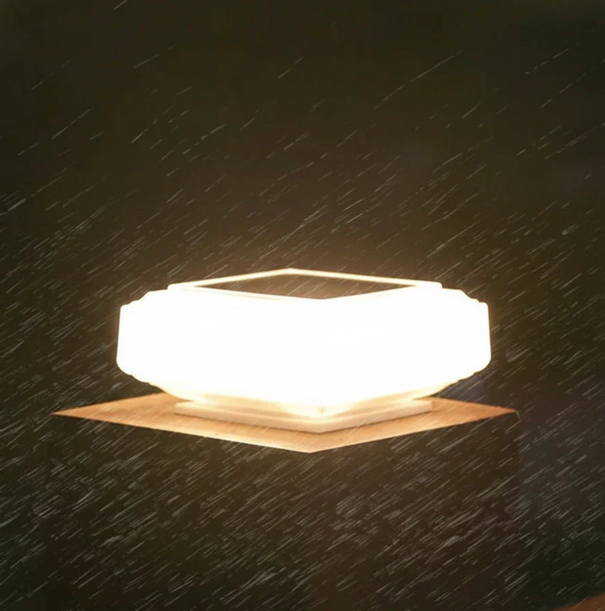 Solarna lampa ogrodowa LED kwadratowa – zewnętrzna lampka dekoracyjna na taras i do ogrodu