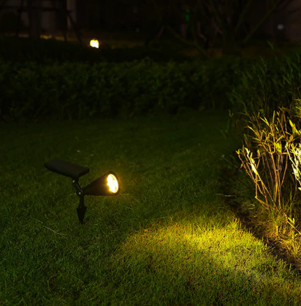 Solarna lampa ogrodowa LED reflektor 4x LED – regulowany spot do oświetlenia zewnętrznego