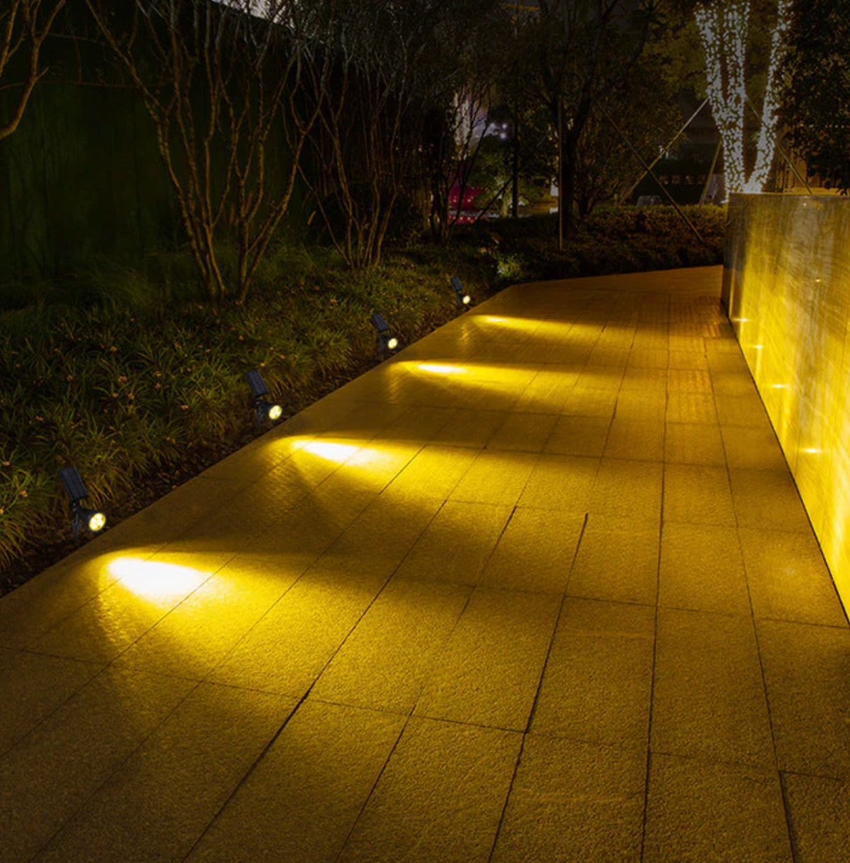 Solarna lampa ogrodowa LED reflektor 4x LED – regulowany spot do oświetlenia zewnętrznego