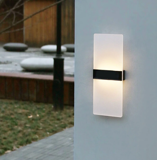 Solarna lampa ścienna LED nowoczesna – kinkiet zewnętrzny do elewacji, ogrodu i tarasu
