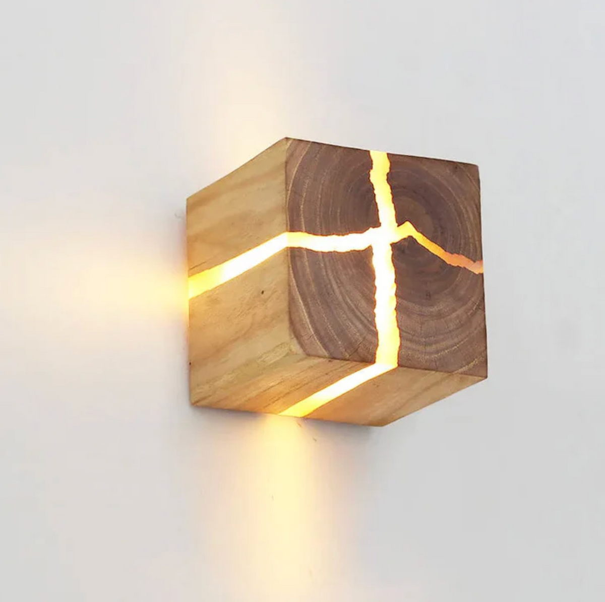 Drewny kinkiet ścienny LED handmade – dekoracyjna lampa ścienna z naturalnego drewna