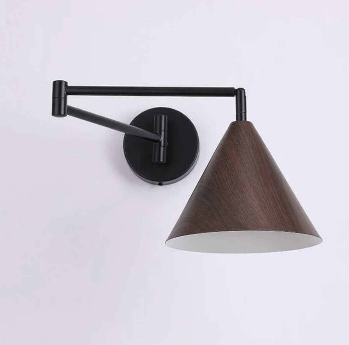 Nowoczesny kinkiet ścienny z drewnianym kloszem – minimalistyczna lampa ścienna
