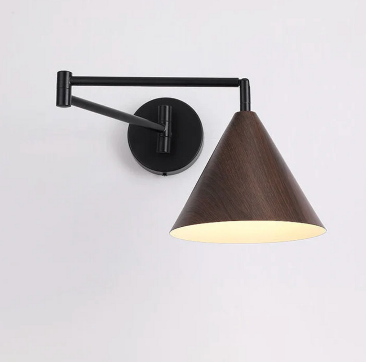 Nowoczesny kinkiet ścienny z drewnianym kloszem – minimalistyczna lampa ścienna