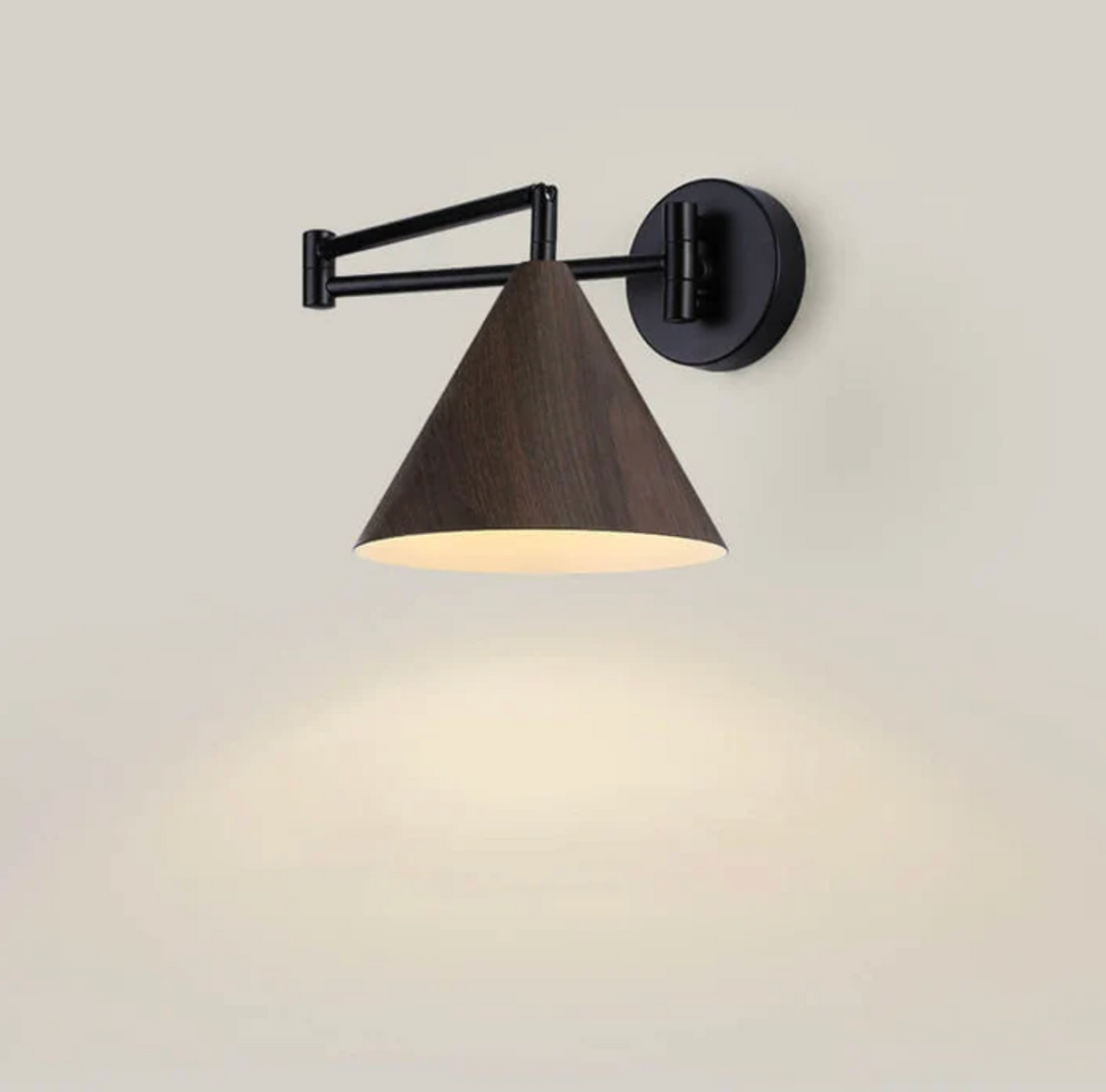 Nowoczesny kinkiet ścienny z drewnianym kloszem – minimalistyczna lampa ścienna