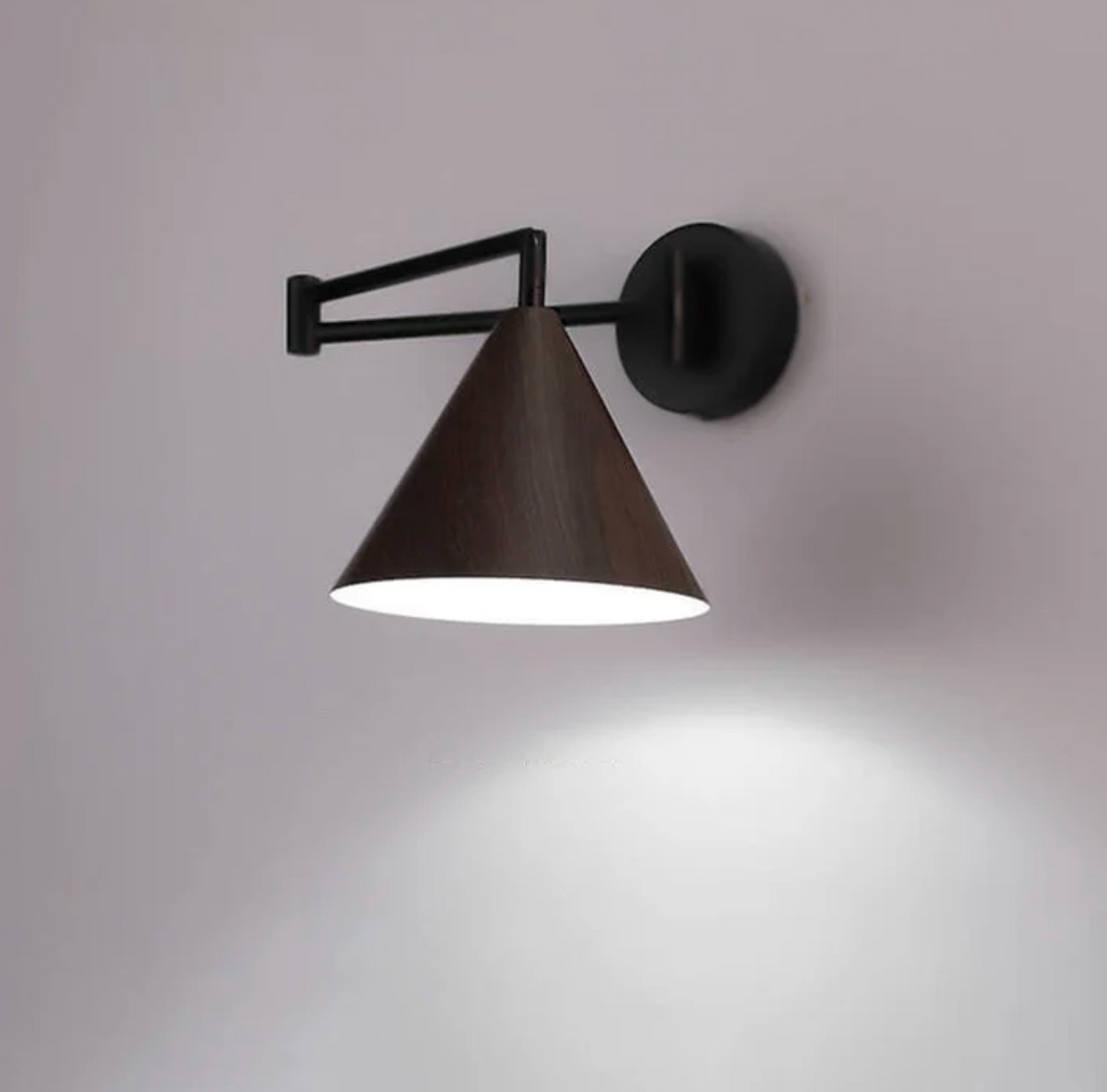 Nowoczesny kinkiet ścienny z drewnianym kloszem – minimalistyczna lampa ścienna