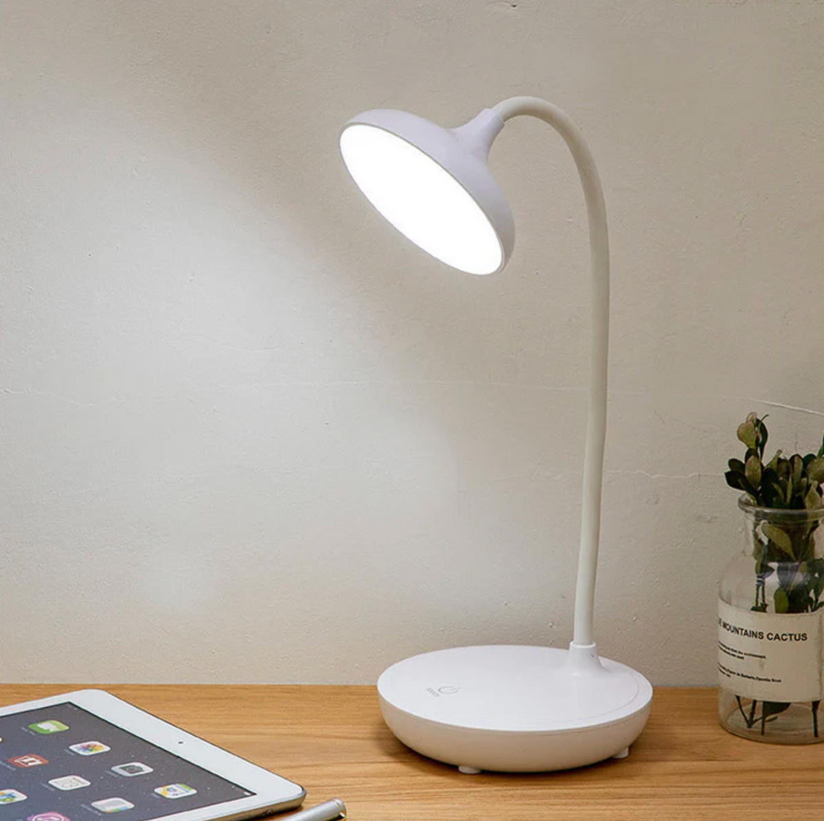 Lampka biurkowa LED – nowoczesna lampka stołowa z dotykowym włącznikiem