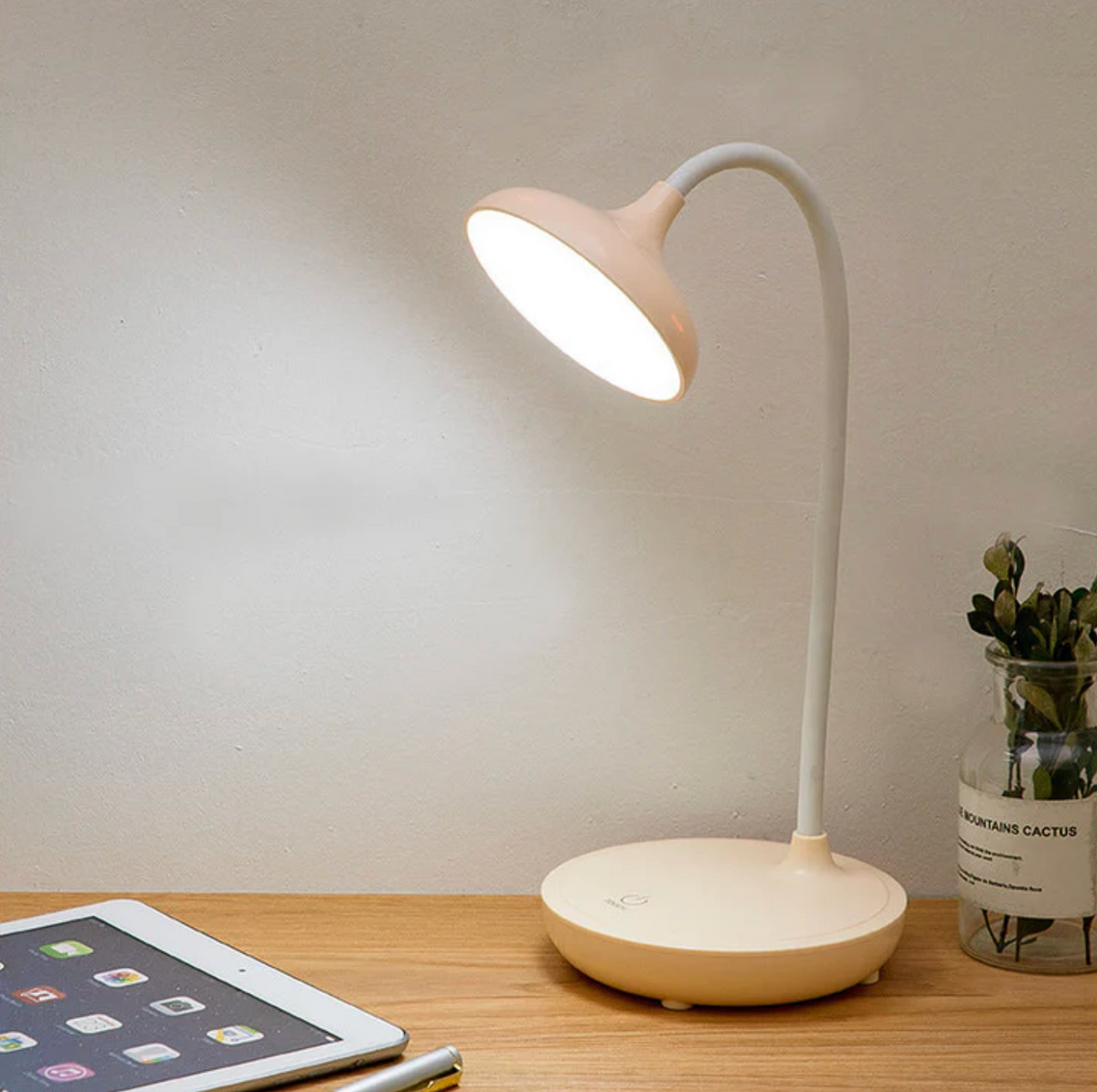Lampka biurkowa LED – nowoczesna lampka stołowa z dotykowym włącznikiem