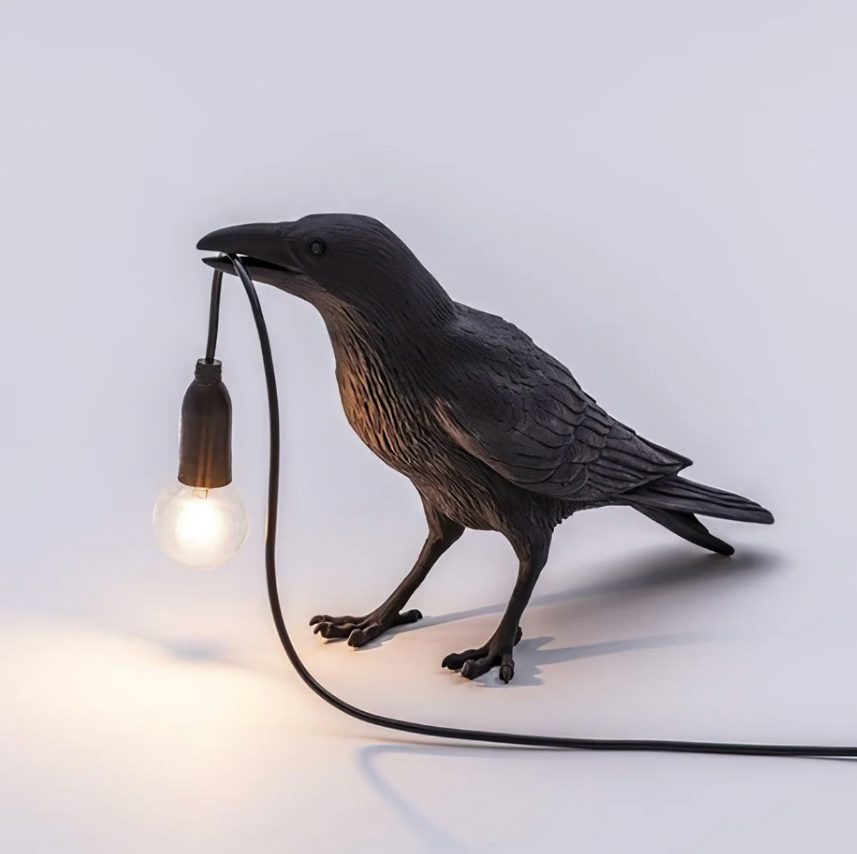 Lampa stołowa Kruk – nowoczesna dekoracja z żarówką
