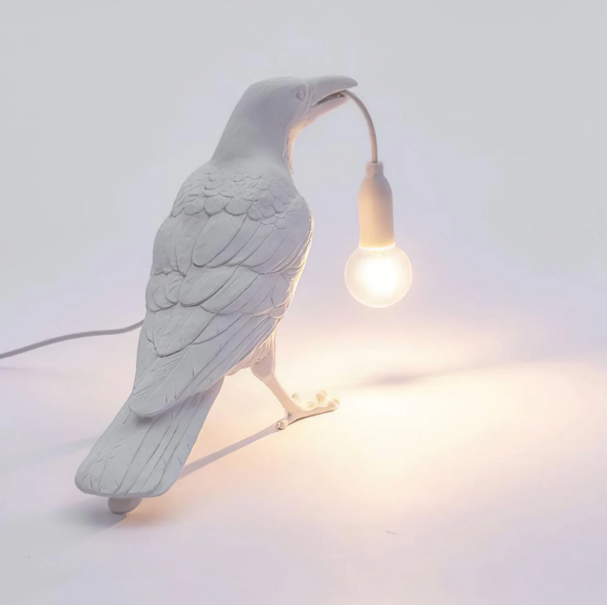 Lampa stołowa Kruk – nowoczesna dekoracja z żarówką