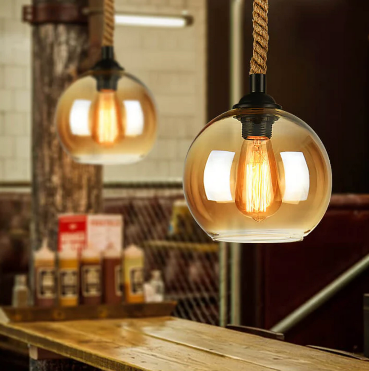 Lampa wisząca loft – szklany klosz kula na linie jutowej