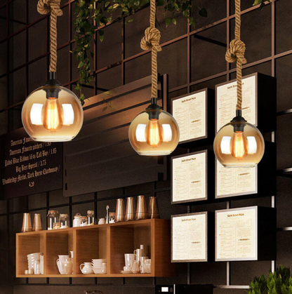 Lampa wisząca loft – szklany klosz kula na linie jutowej