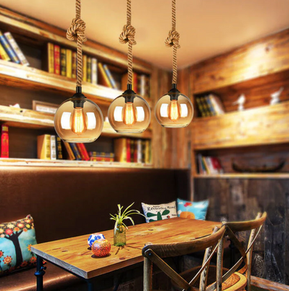 Lampa wisząca loft – szklany klosz kula na linie jutowej