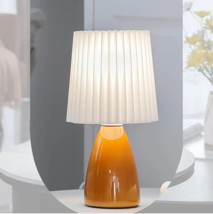Klasyczna lampa stołowa z plisowanym abażurem w stylu Bauhaus