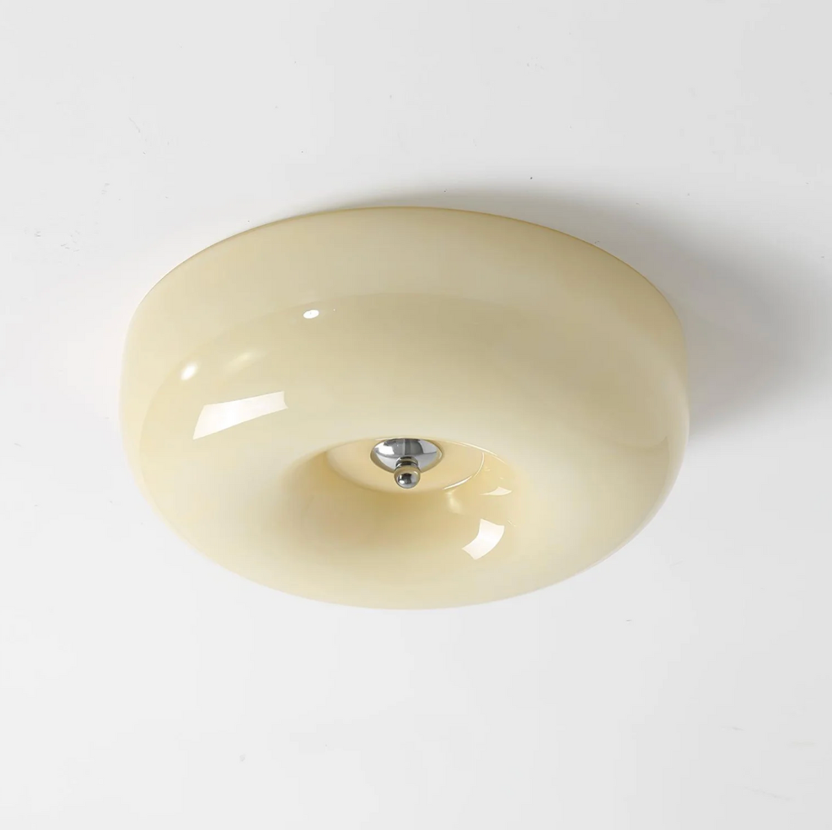 Nowoczesny plafon sufitowy – minimalistyczna lampa w połysku