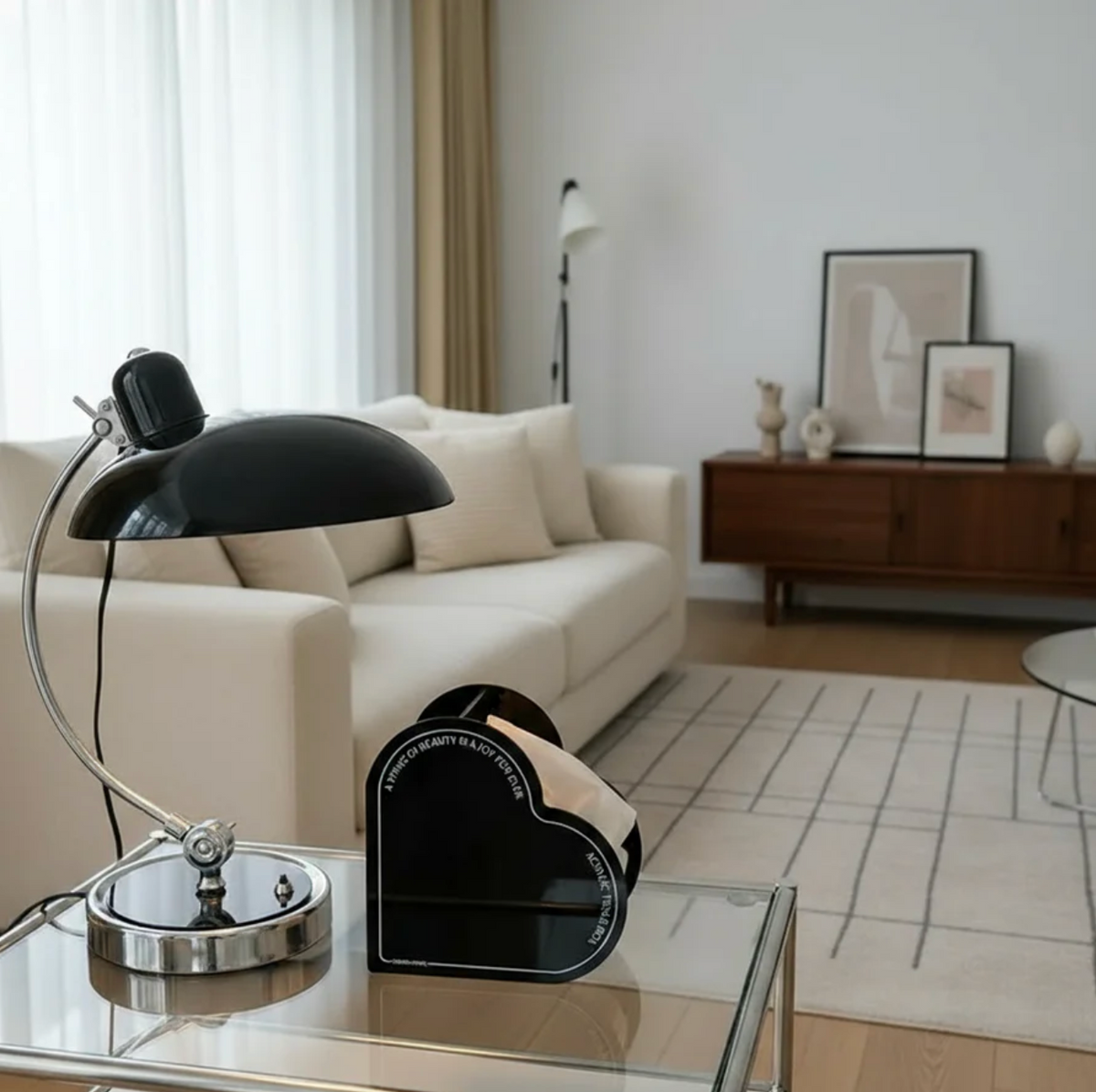 Designerska lampa biurkowa retro – metalowa z chromowaną podstawą