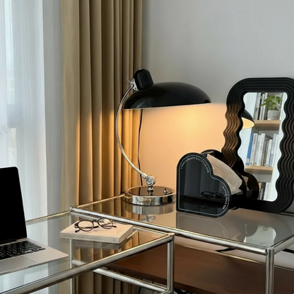 Designerska lampa biurkowa retro – metalowa z chromowaną podstawą
